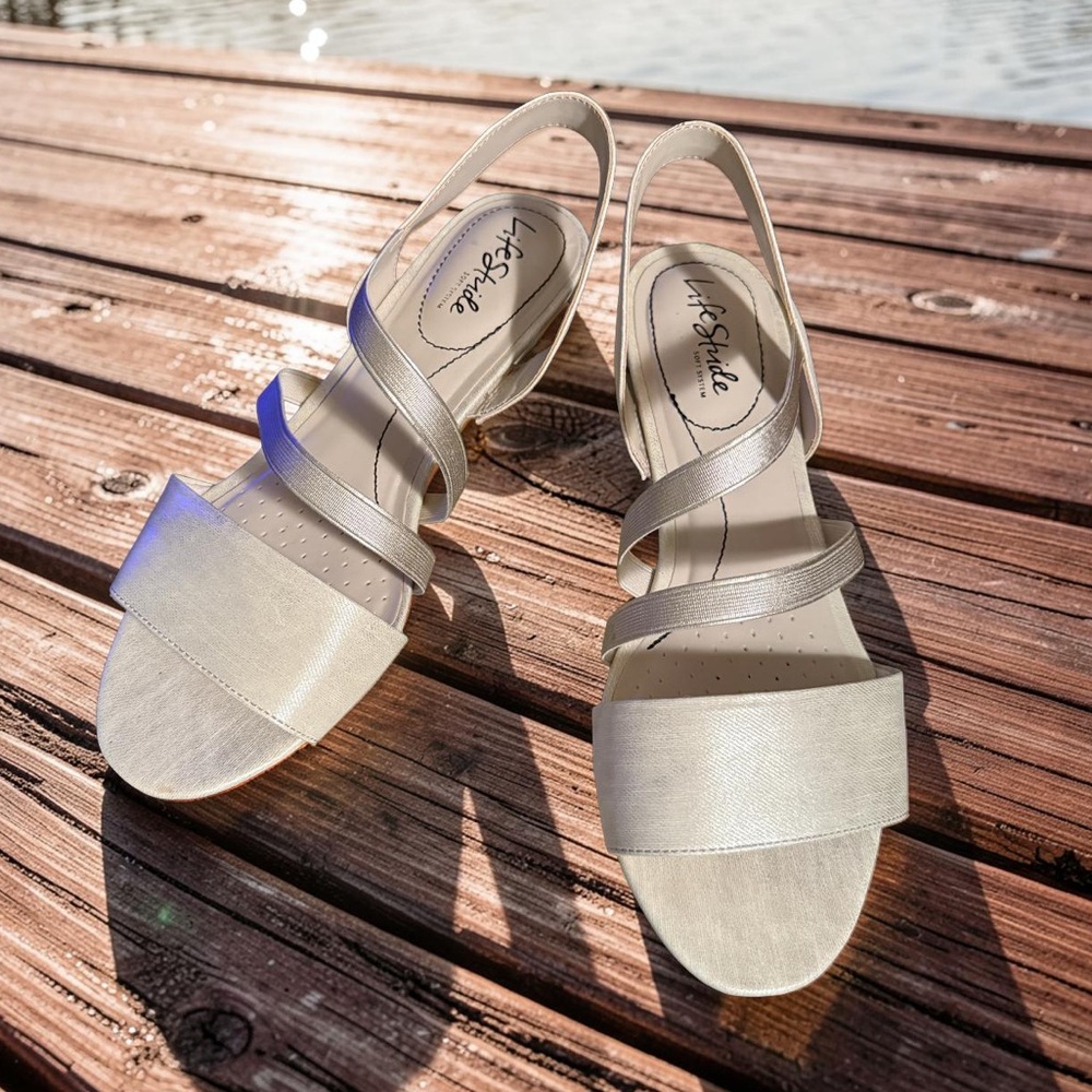 Life Stride NWT Sz 9W Yoyo Plantino Soft System Cream Slingback Sandals (SH249)